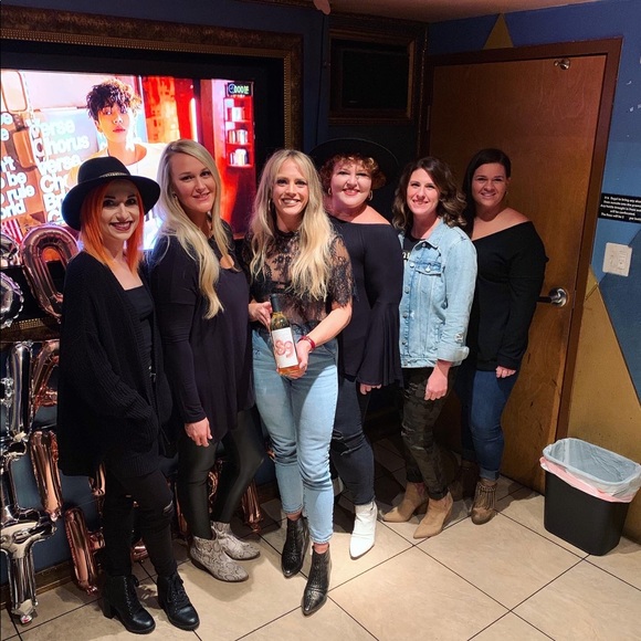 Meet your Posher, Kendra - Picture 7 of 8